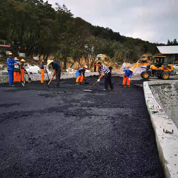 張家界七星仙山冷補瀝青現場圖4-600.jpg